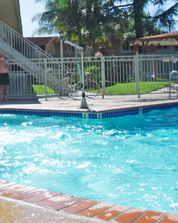 salt water pool turned green after shock