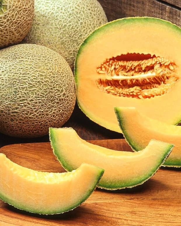 cantaloupe-a-nutritious-and-delicious-melon-with-edible-seeds