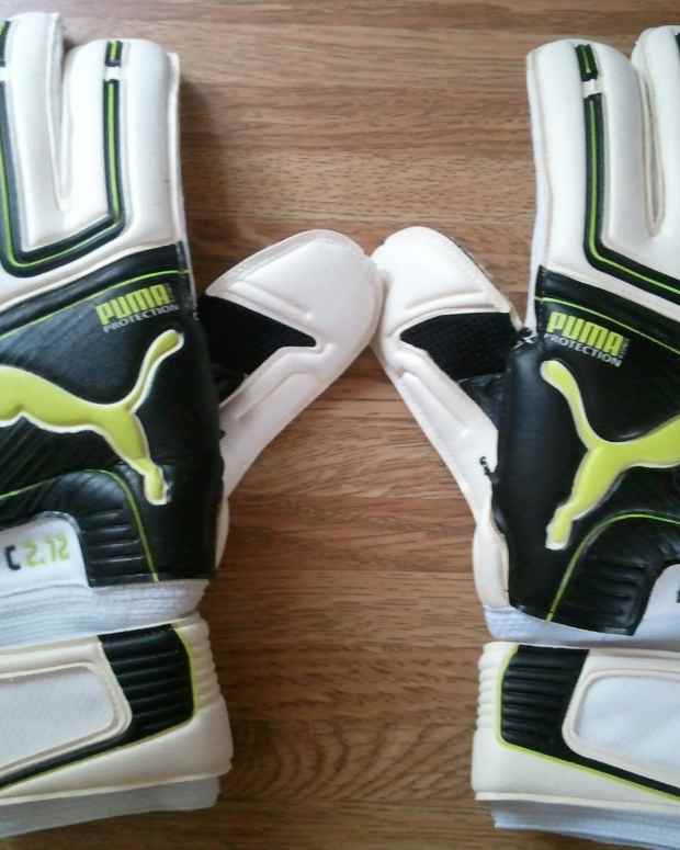 12 Best Football Gloves (2022) | For Receivers & Linemen