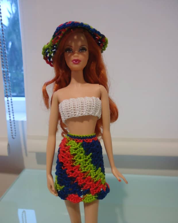 barbie-doll-crochet-clothes-shell-stitched-skirt-a-free-pattern