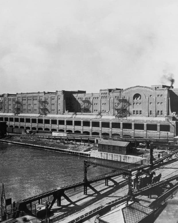 forgotten-architectural-masterpiece-chicagos-pennsylvania-railroad-freight-terminal