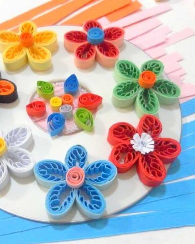 Paper Quilling Flower Pendant - Paper Quilled Craft for Beginners