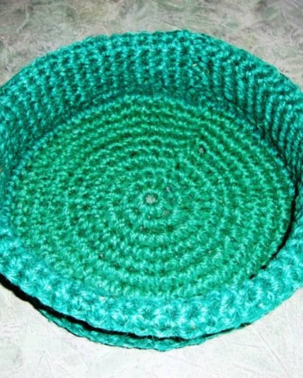 how-to-crochet-a-round-basket-from-gardening-twine