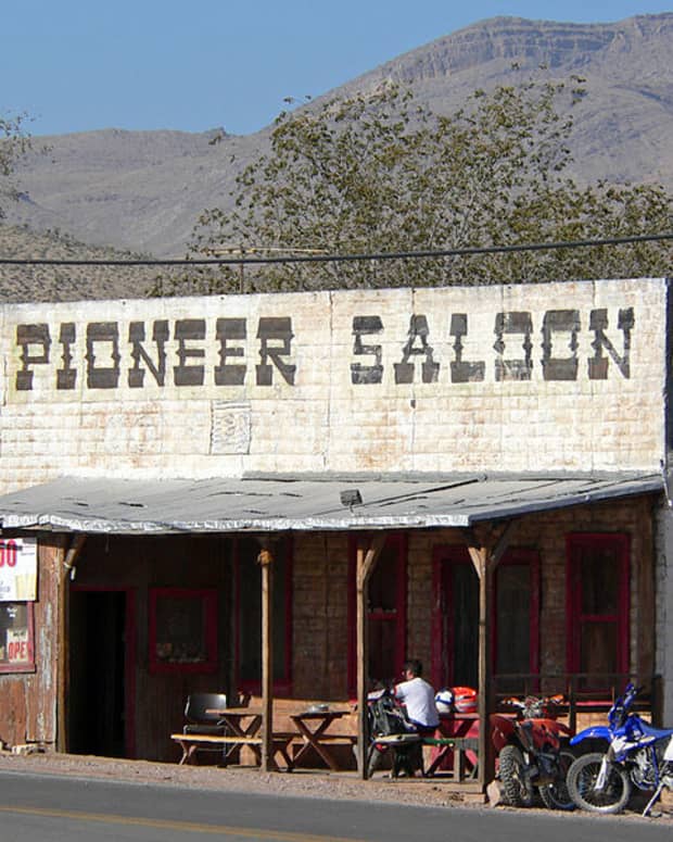 pioneer-saloon-in-goodsprings-nevada-tales-of-hollywood-and-gambling-gunfights-and-ghosts