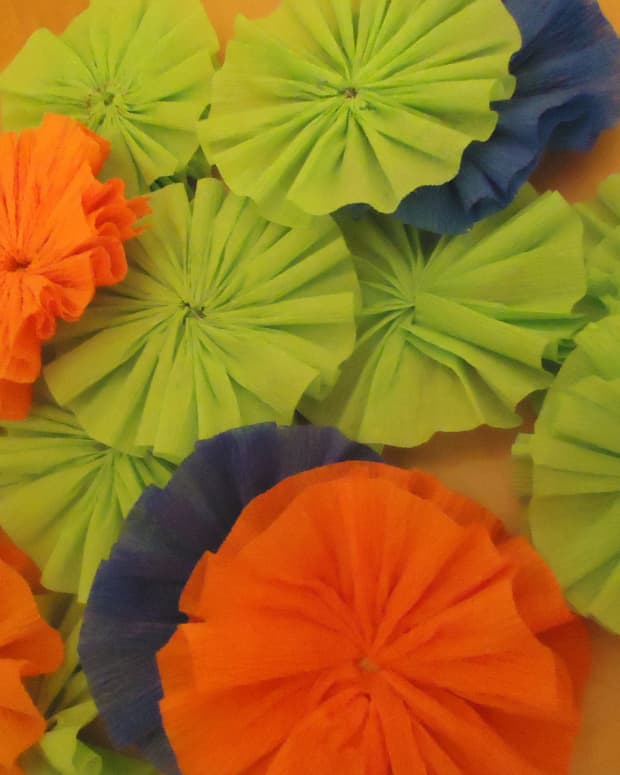 how-to-make-crepe-paper-rosettes