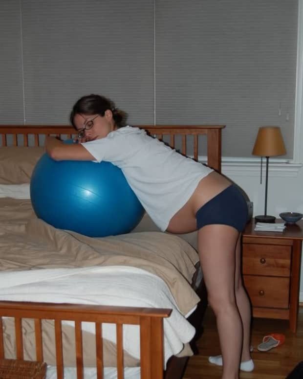 Standing in labour using a birthing ball