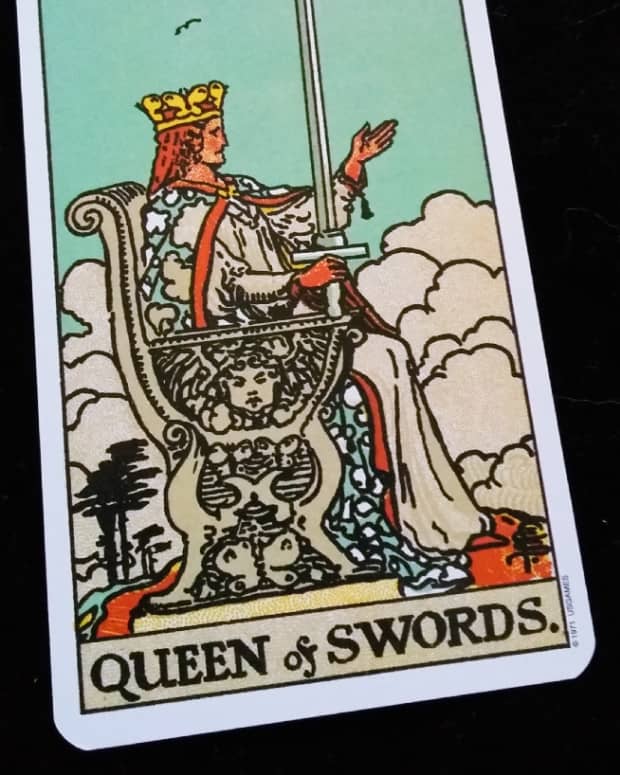 court-cards-queen-of-swords