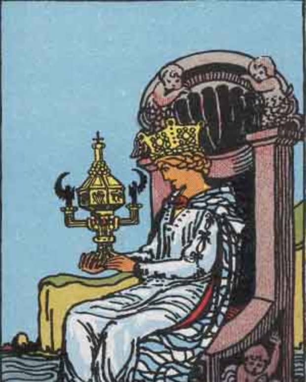 court-cards-queen-of-cups