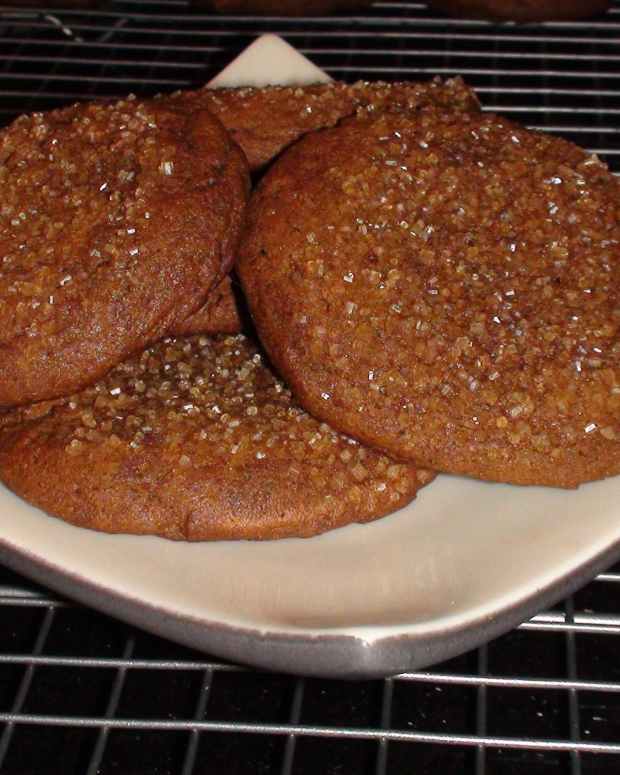 Recipes for Crunchy Ginger Snap Cookies and Ginger Snap Creams Delishably