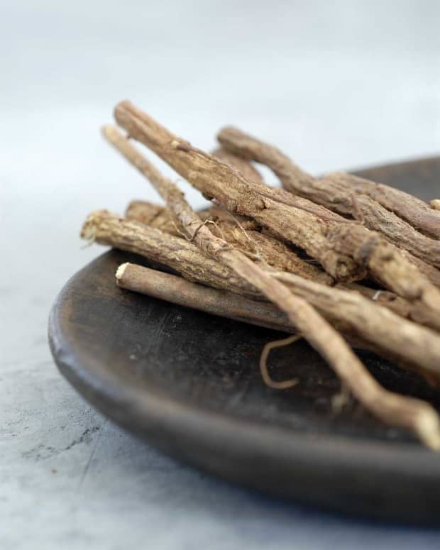 the-power-of-licorice-healthy-hair-benefits