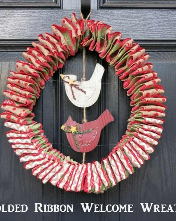 diy-craft-decoration-folded-ribbon-welcome-wreath