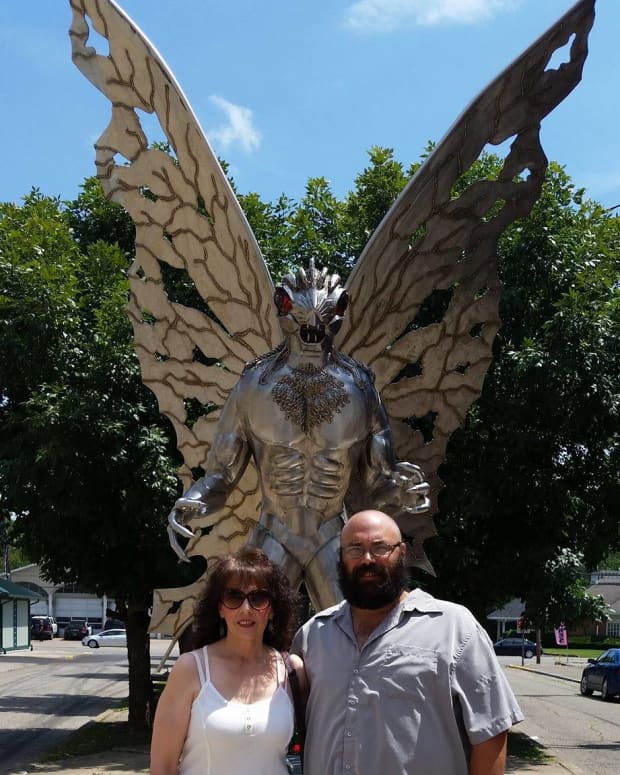 true-mysteries-of-time-and-space-the-mothman-and-indrid-cold