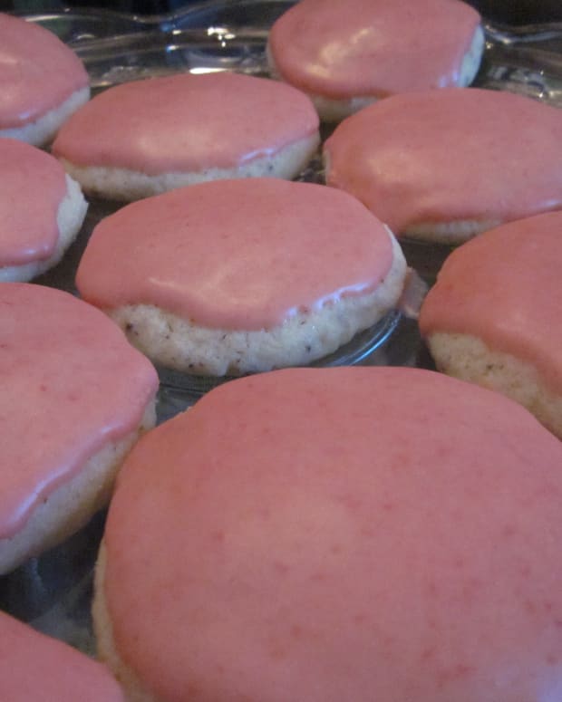 lemon-cookies-with-strawberry-icing