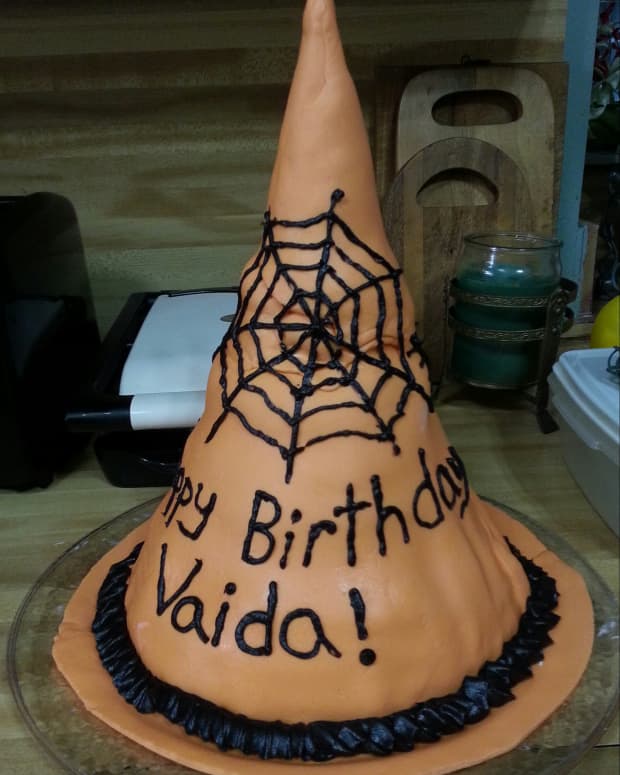how-to-make-a-witchs-hat-cake