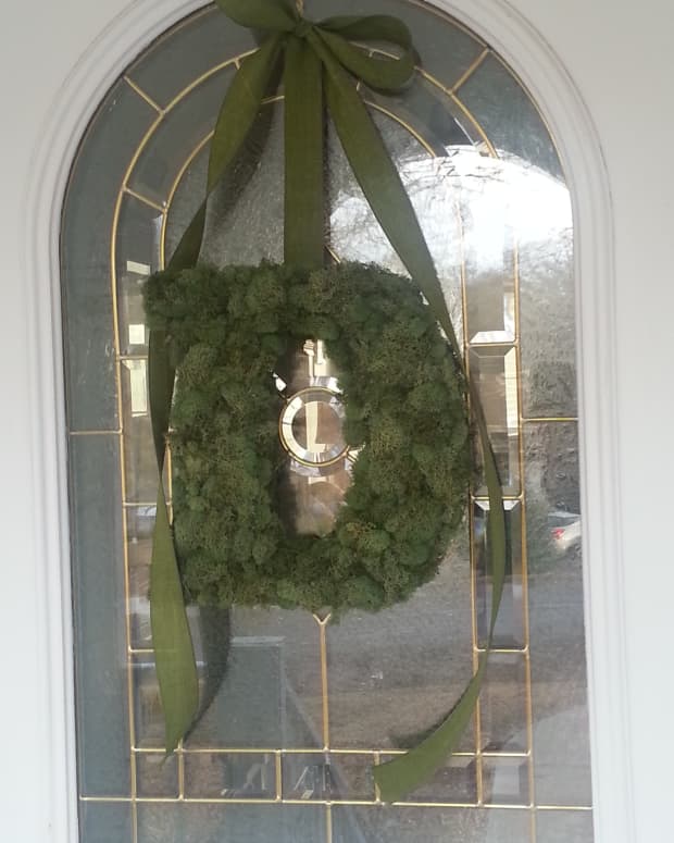how-to-make-a-moss-covered-monogram-wreath