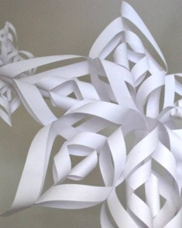 how-to-make-an-easy-but-effective-paper-snowflake