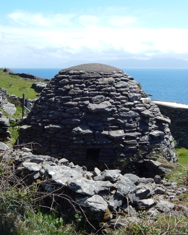 the-beehive-huts-of-south-west-kerry