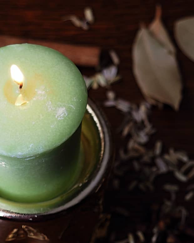 witchcraft-beginners-guide-to-candle-magic”>
                </picture>
                <div class=