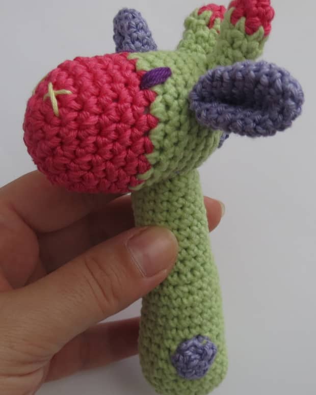 diy-free-crochet-patter-of-a-baby-rattle