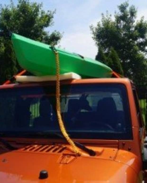 how-to-strap-a-kayak-to-a-softtop-jeep-for-transport