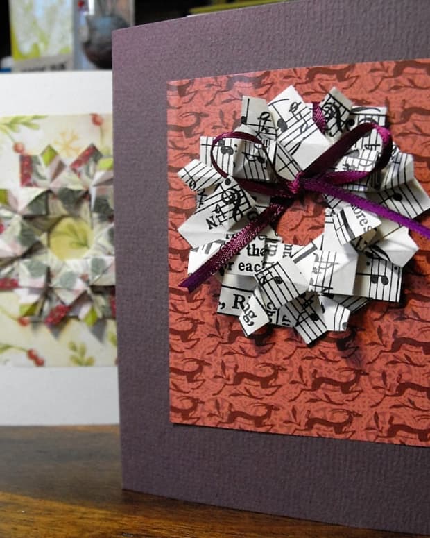 how-to-make-paper-folding-christmas-wreaths