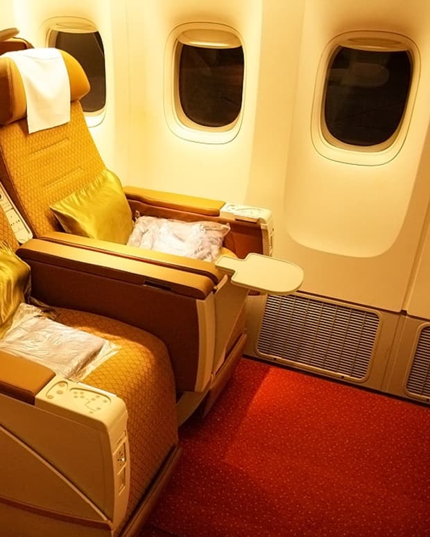 how-to-fly-comfortably-in-economy-class-on-long-distance-international-flight