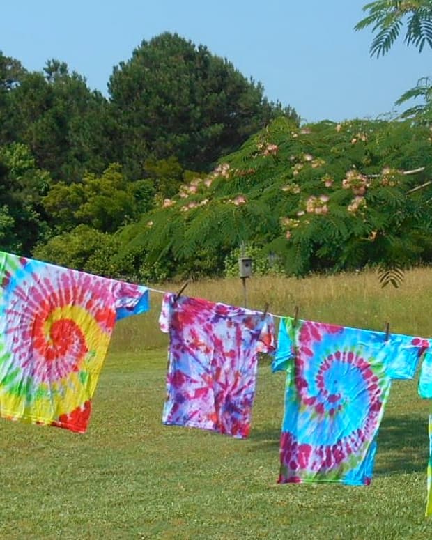 how-to-tie-dye-t-shirts-with-kids-a-fun-summer-activity
