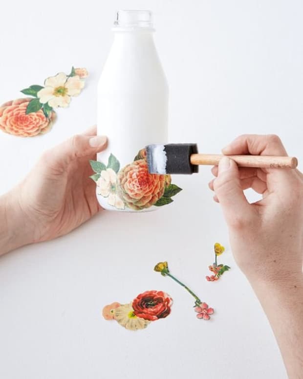 how-to-make-beautiful-floral-welcome-signs-through-the-art-of-decoupage-and-design-transfer