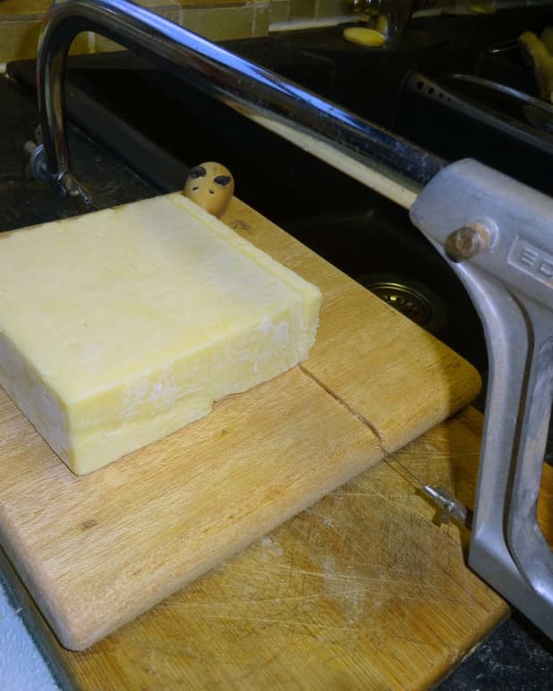 repurposing-a-hacksaw-for-a-cheese-cutter