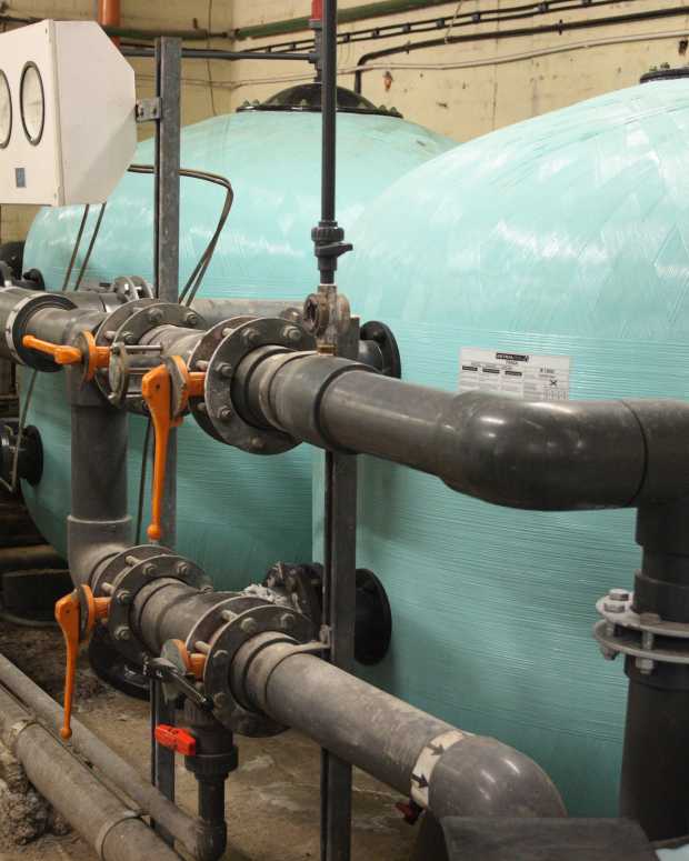 What Is the Best Pool Filter? Difference Between Sand, DE, and