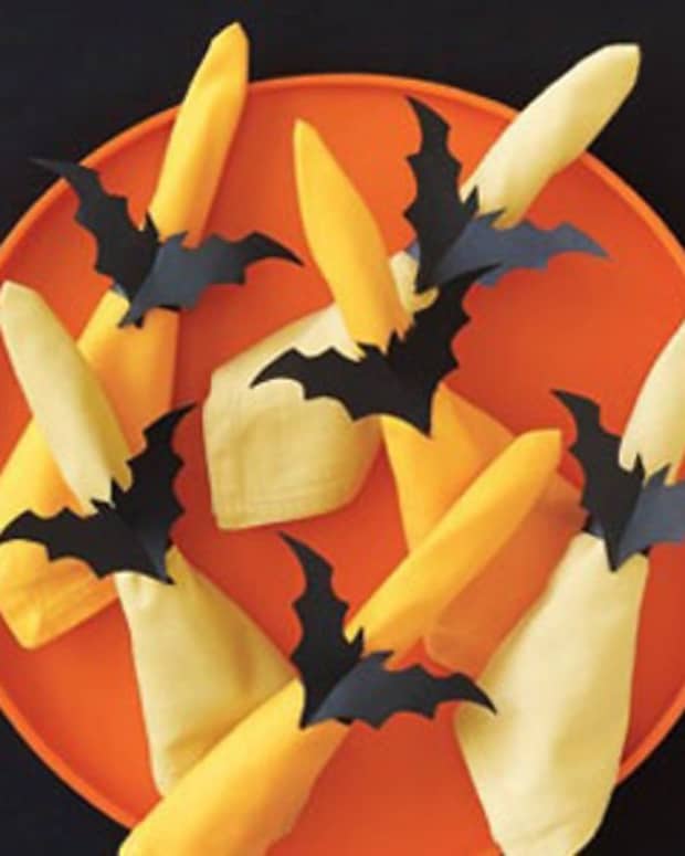 making-bat-crafts-for-halloween