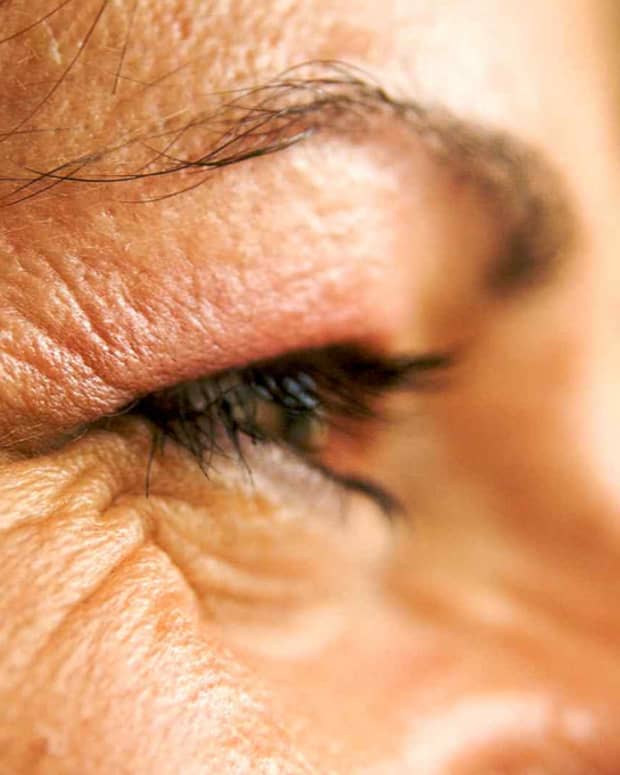 glycerin_anti-aging_moisturizer_restores_elasticity_to_eye_area