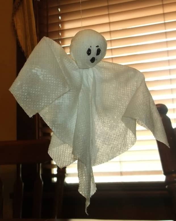 posable-paper-towel-halloween-ghosts