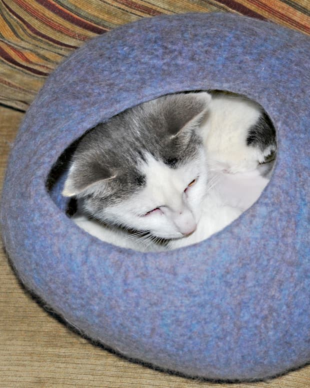 how-to-make-a-wet-felted-cat-cave-pod-or-vessel-free-tutorial