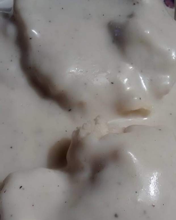 How to Make Decadent Sausage Gravy Delishably