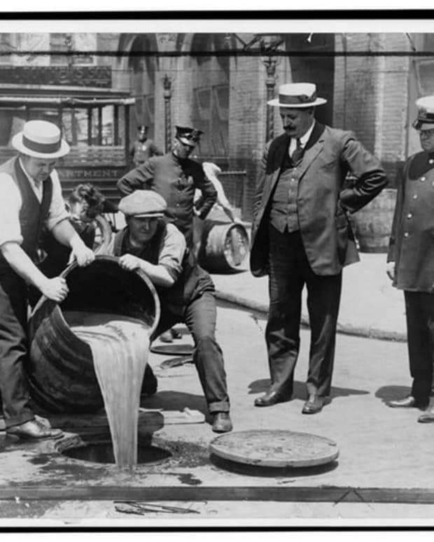 how-illegal-alcohol-made-the-roaring-twenties-roar
