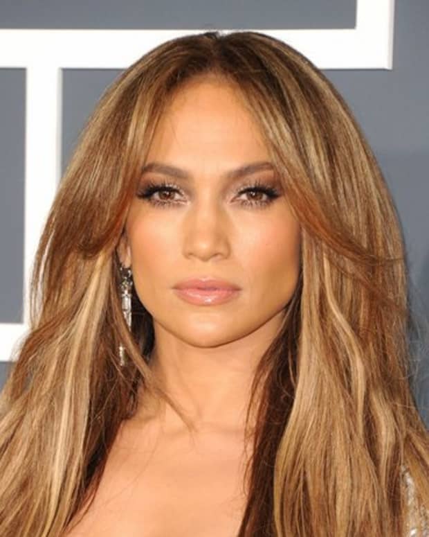 how-to-highlight-your-face-to-get-that-j-lo-glow