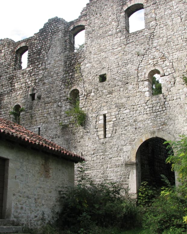exploring-italy-the-castle-ruins-of-maniago