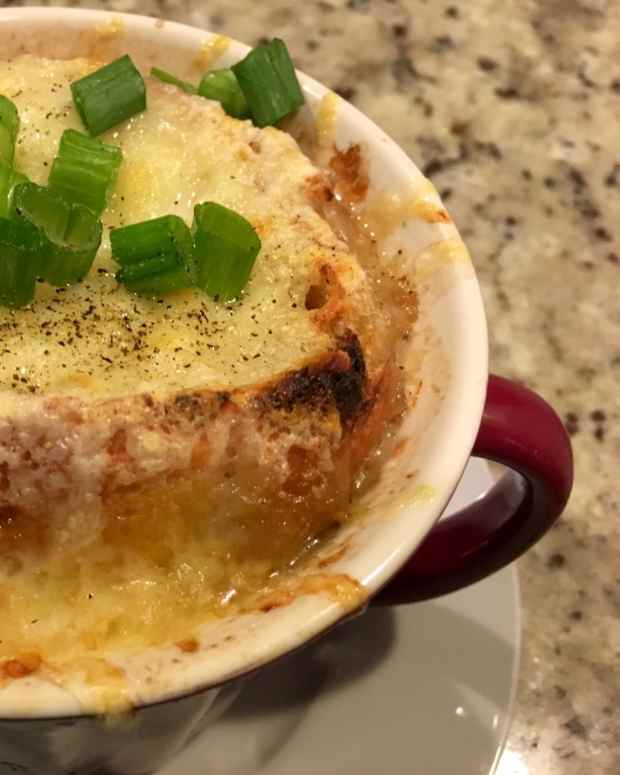 How to Make Authentic French Onion Soup Delishably