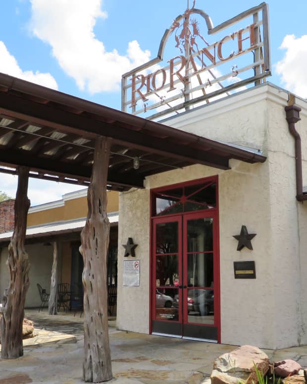 rio-ranch-restaurant-texas-hill-country-ambiance-in-houston
