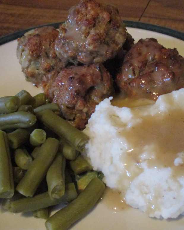 Turkey (or Chicken) Meatballs in a Creamy White Sauce Recipe Delishably