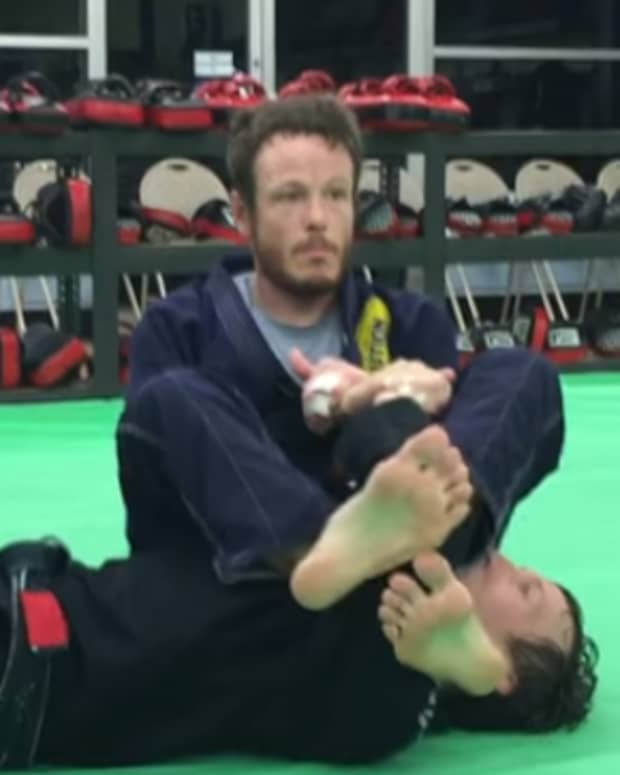 how-to-break-grips-on-an-armbar-defense