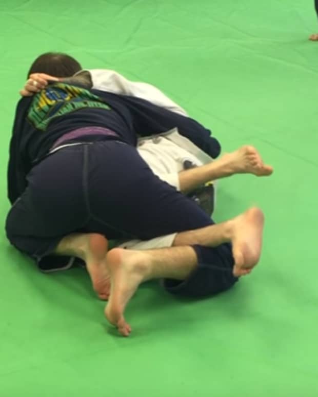 How To Do A Head Scissors Carlson Gracie Choke In Bjj Howtheyplay