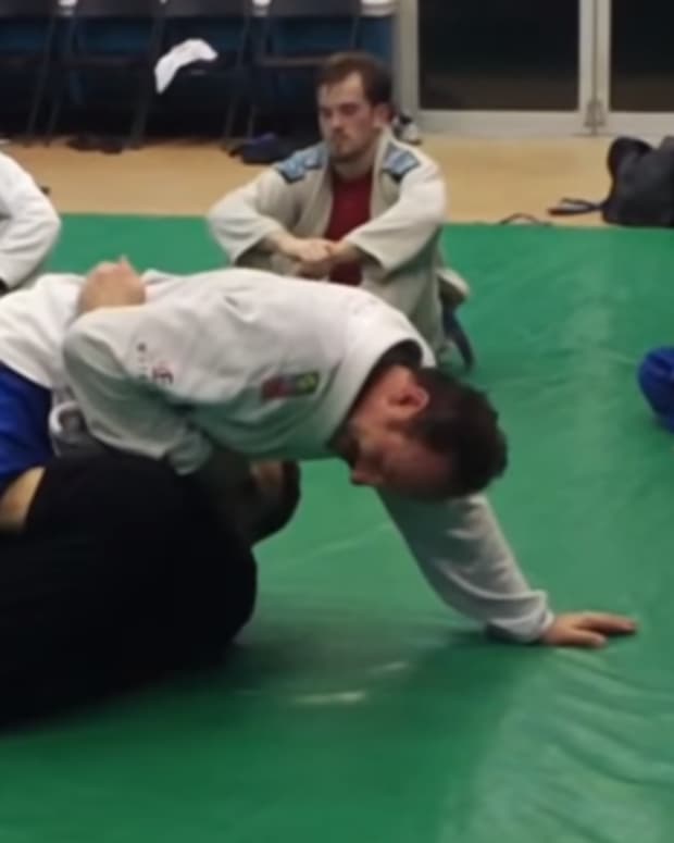 bear-trap-calf-slicer-and-sweep-set-up-for-bjj