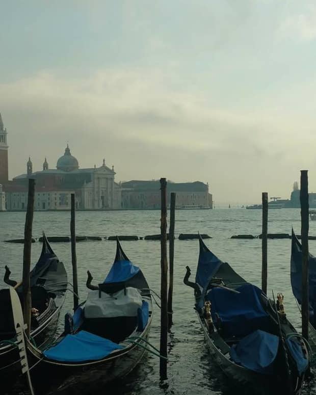 five-awful-things-tourists-do-in-venice