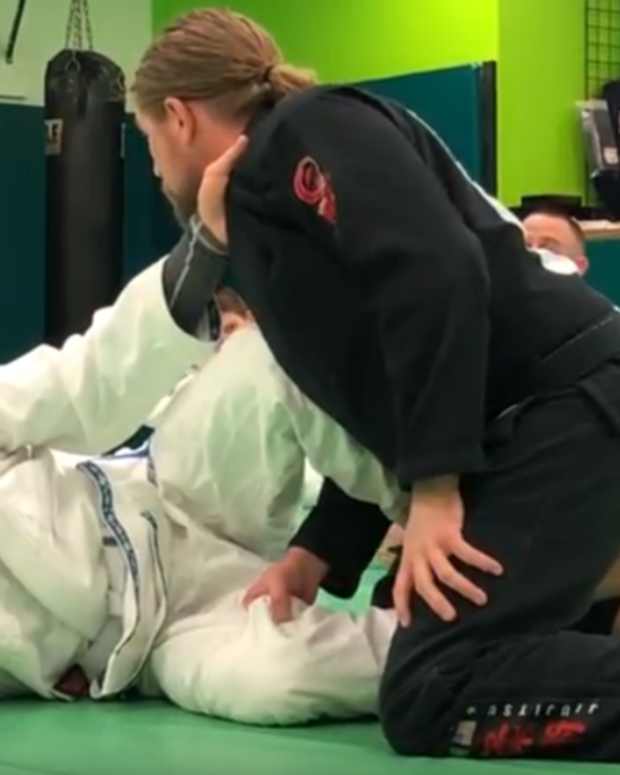 How to Pass the Half Guard The HipSwitch Method (BJJ) HowTheyPlay
