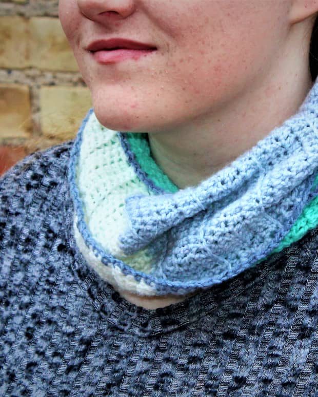gentle-ribbing-infinity-scarf-crochet-pattern