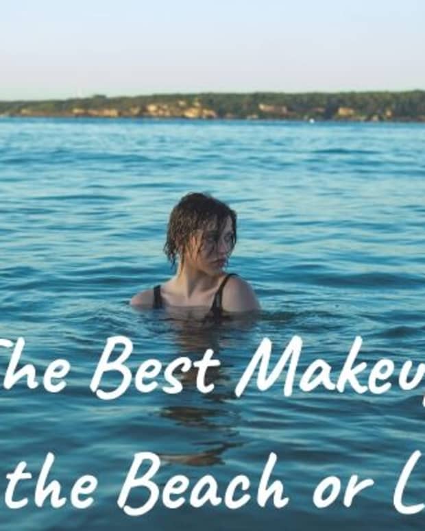 best-makeup-for-the-beach-or-lake