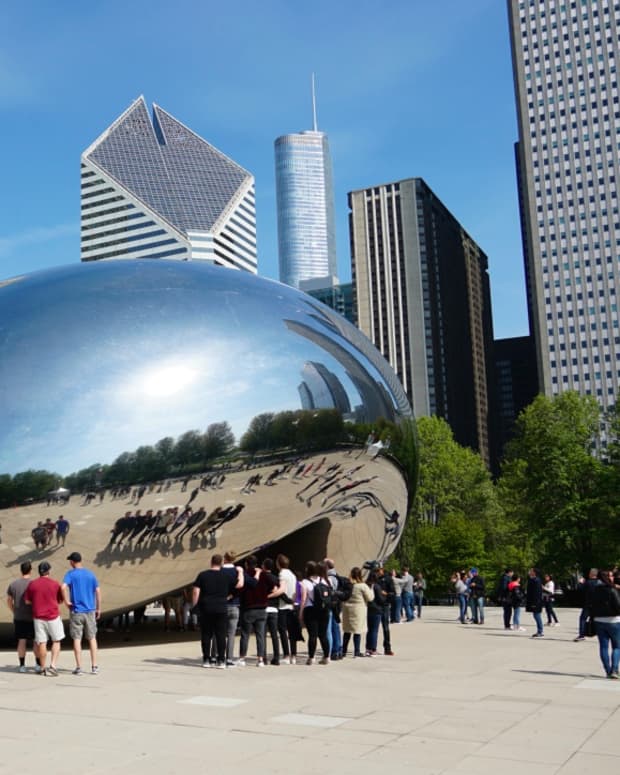 visiting-cloud-gate-chicagos-iconic-bean