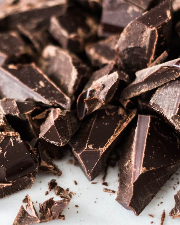 eating-dark-chocolate-and-its-effects-on-the-brain
